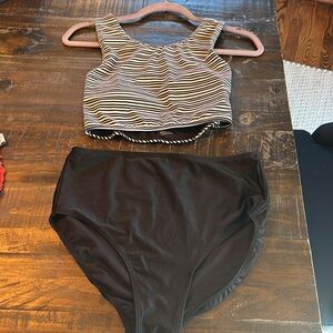 Albion 2 piece Hang ten Game Changer top and Terry high waisted Bottom

B4